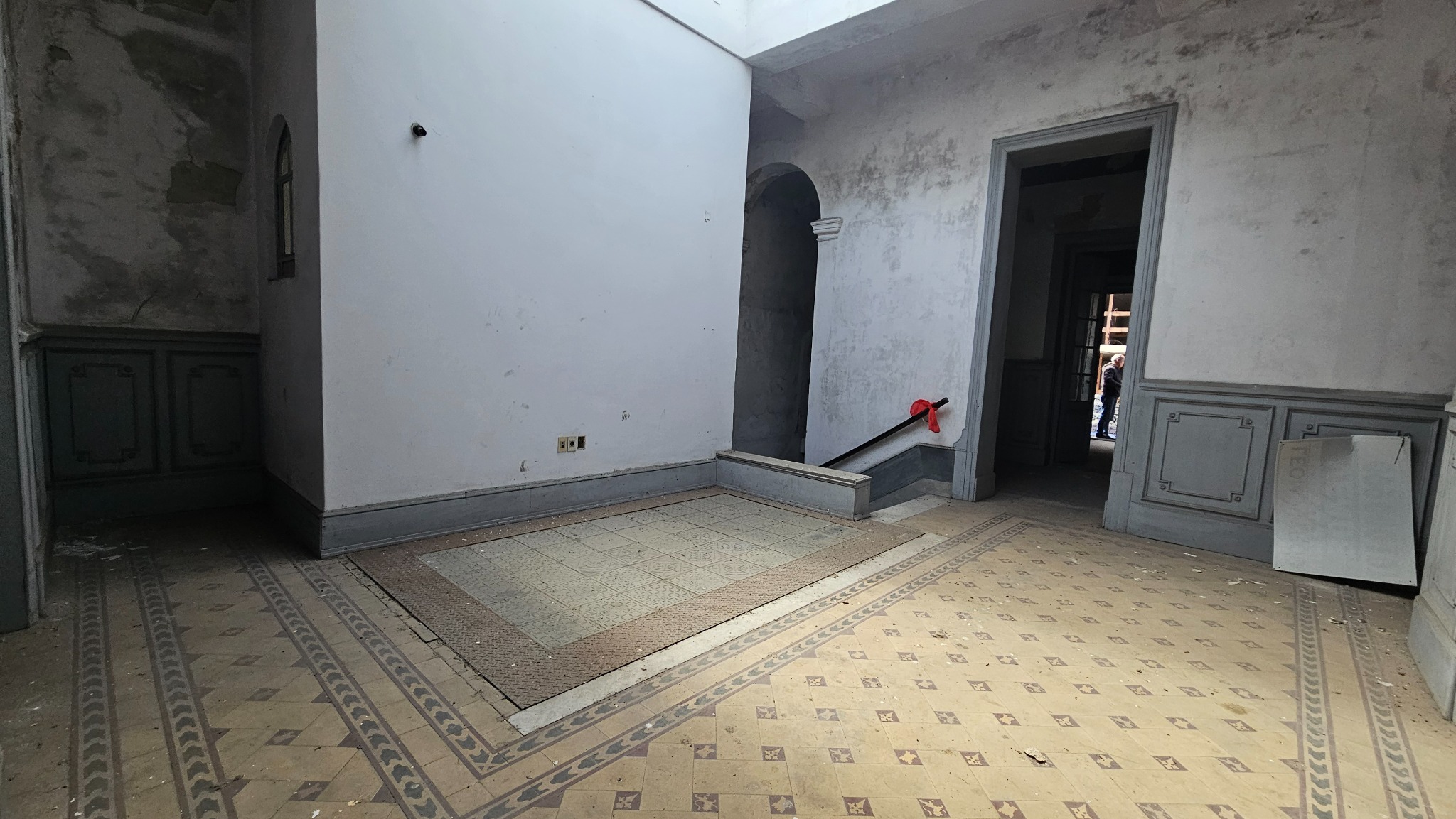 Hall con pisos de mosaico originales